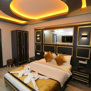 Dnz Thetaximx Hotel